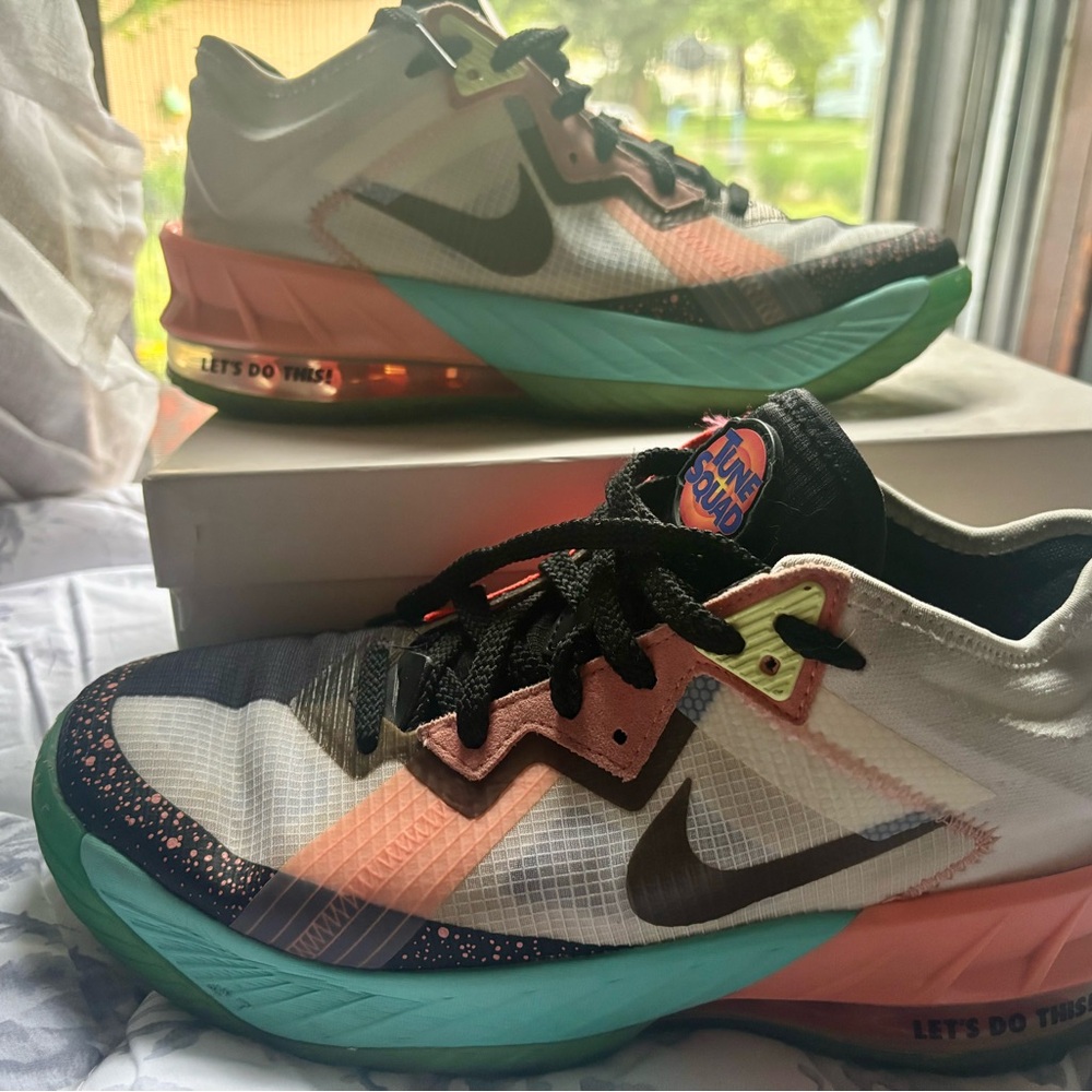 Nike Kids LeBron Space Jam Tune Squad low Sneakers - Size 6Y (fits 8 women’s!)